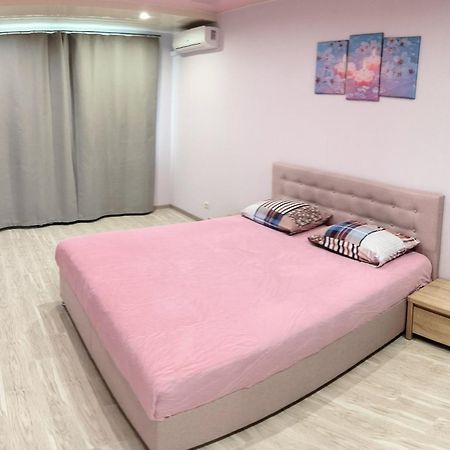 Apartment Near Metro Pozniaky 키예프 외부 사진