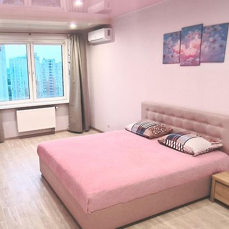 Apartment Near Metro Pozniaky 키예프 외부 사진