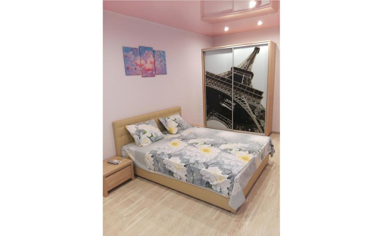 Apartment Near Metro Pozniaky 키예프 외부 사진